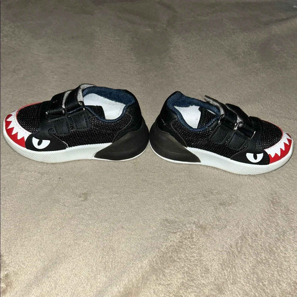 Shark Bite 🦈 Black and Red Kids Light-Up 🚨Shoes with Velcro Straps - Picture 3 of 6